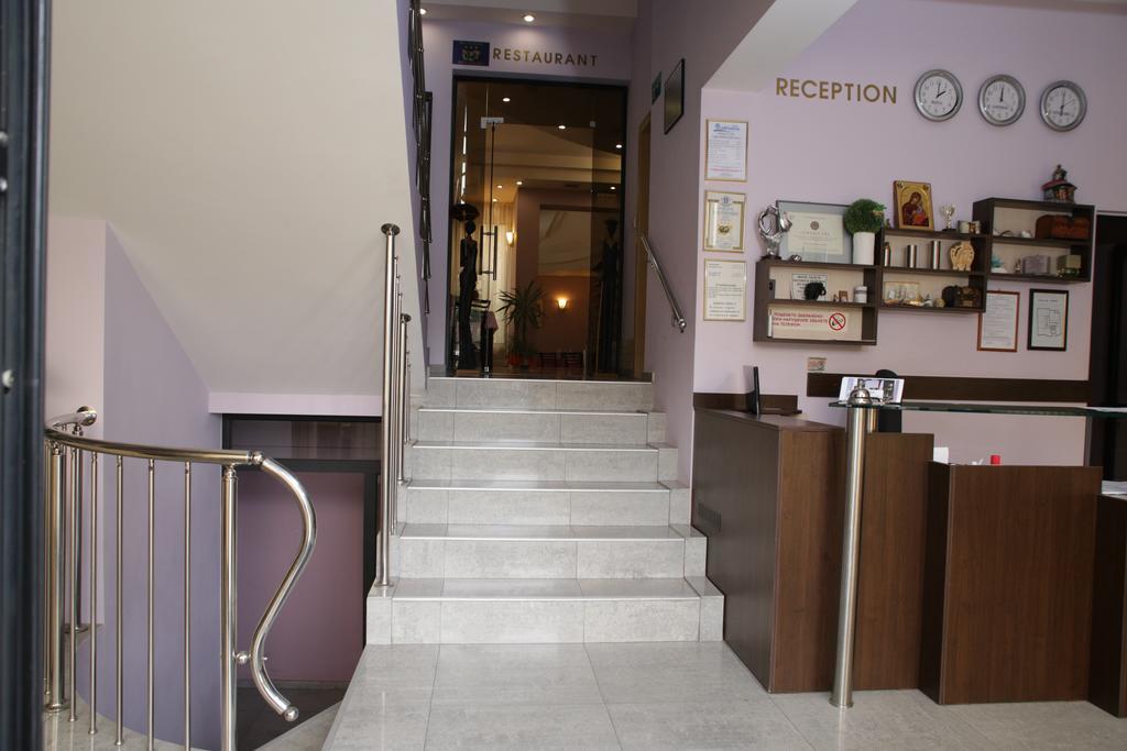 Family Hotel Avramov วีดิน ภายนอก รูปภาพ