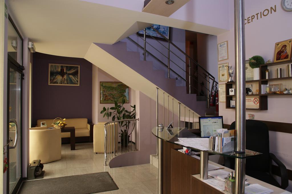 Family Hotel Avramov วีดิน ภายนอก รูปภาพ