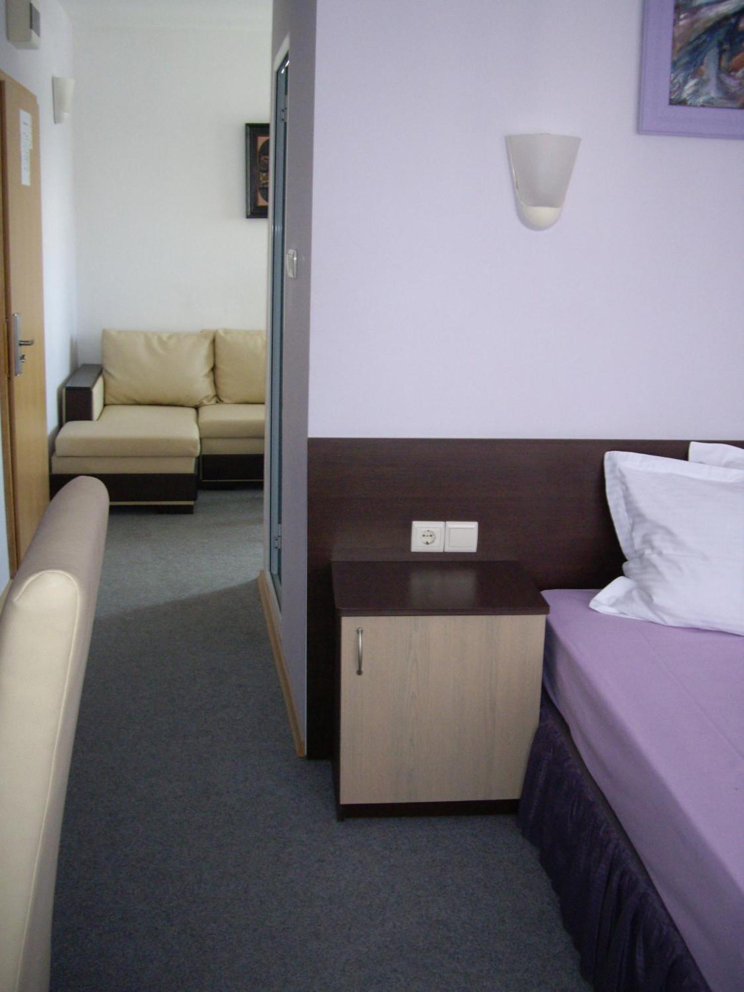 Family Hotel Avramov วีดิน ภายนอก รูปภาพ
