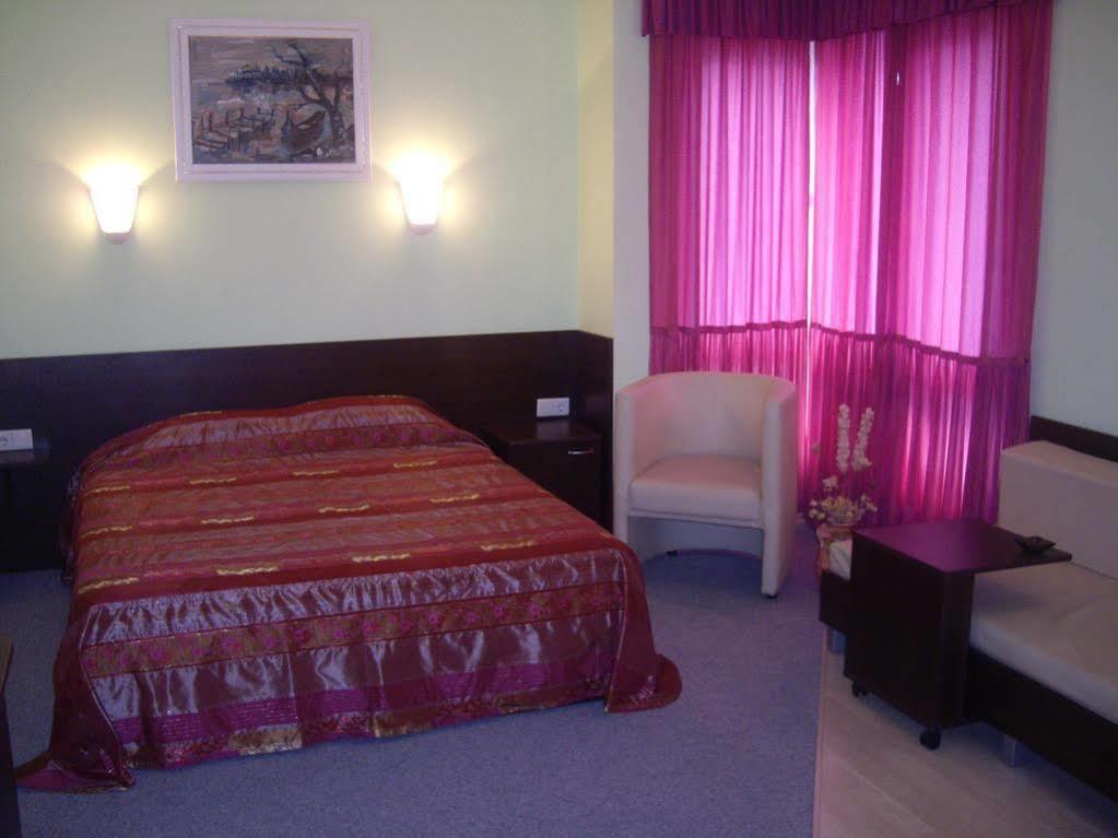 Family Hotel Avramov วีดิน ภายนอก รูปภาพ